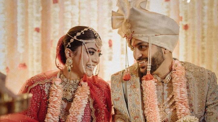 গত বছরের ২৯ নভেম্বর এক ঘরোয়া অনুষ্ঠানেই আংটি বদল পর্ব সেরে রেখেছিলেন শার্দুল-মিতালি।