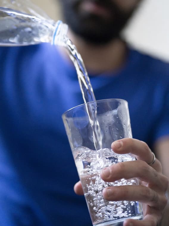 हाइड्रेशन के लिए डेली पिएं इतने लीटर पानी