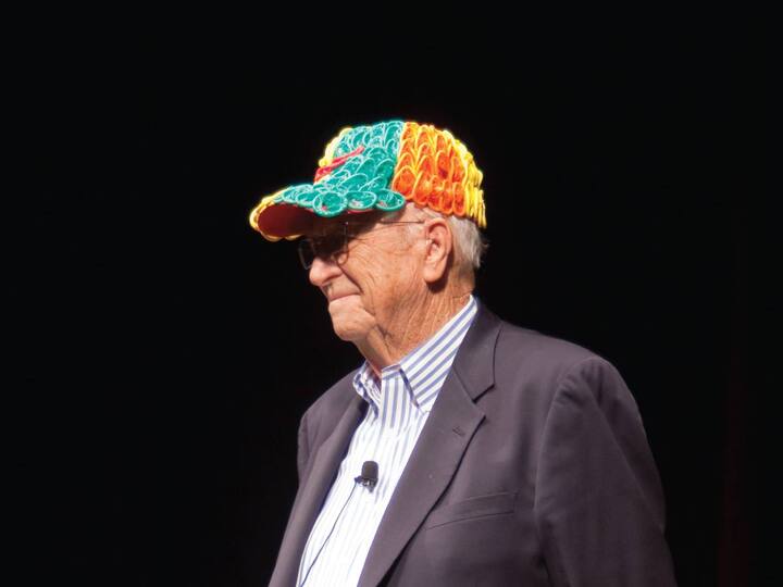 सचिन तेंडुलकर याला 'धावा'धीश म्हटल्यास वावगे ठरणार नाही. आज सचिन तेंडुलकरने अंजलीसोबत बिल गेट्स यांची भेट घेतली.