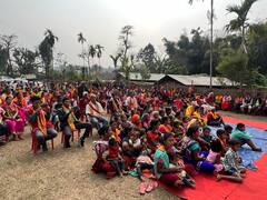 असम में ईसाई आदिवासी परिवार के 142 लोगों ने अपनाया हिंदू धर्म, देखें तस्वीरें