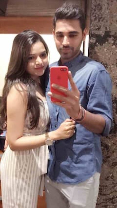 In Pics: अपनी पड़ोसन को दिल दे बैठे थे पॉपुलर क्रिकेटर भुवनेश्वर, खूबसूरती में देती हैं बॉलीवुड हसीनाओं को मात, देखें तस्वीरें