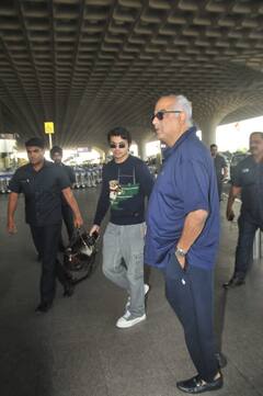 Janhvi kapoor Pics: जाह्नवी कपूर के रूमर्ड बॉयफ्रेंड के साथ एयरपोर्ट पर स्पॉट हुए बोनी कपूर, सामने आईं कपूर फैमिली की लेटेस्ट तस्वीरें