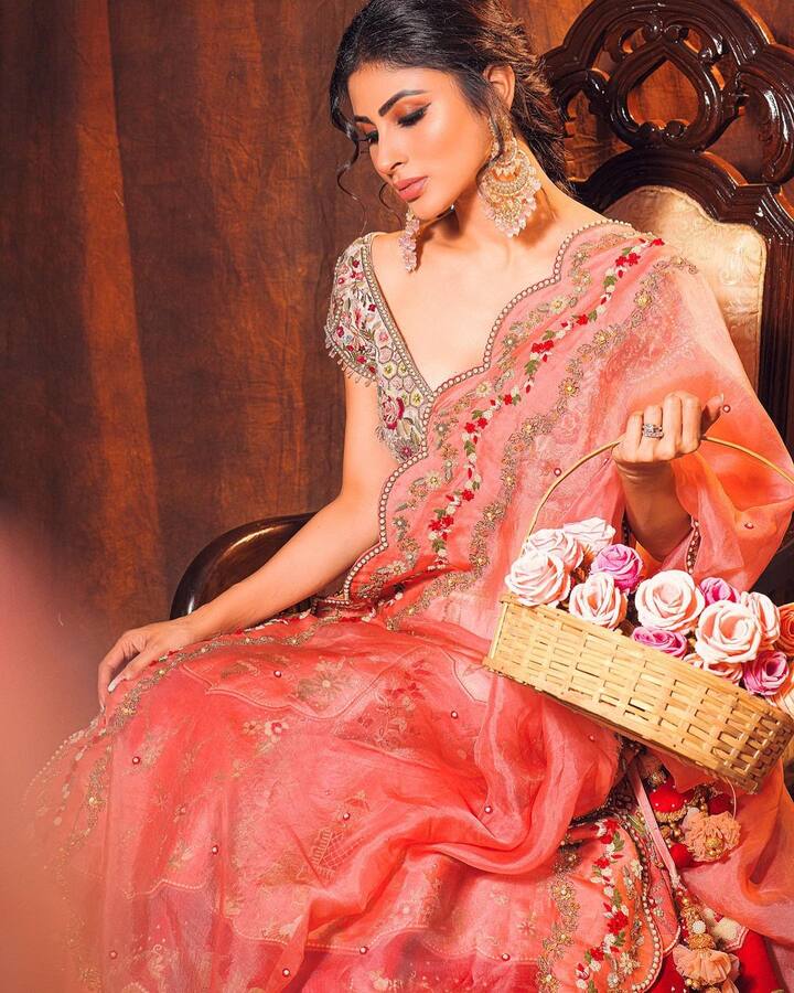 मौनीला इन्स्टाग्रामवर 26.3 मिलियन फॉलोवर्स आहेत.   (Mouni Roy/Instagram)