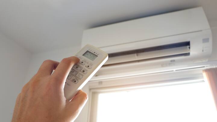 3 स्टार AC में आजकल फिल्टर आते हैं, ताकी हवा से डस्ट और पॉल्यूशन को फिल्टर करके बाहर रखा जा सके. साथ ही इनमें टर्बो मोड, स्लीप मोड और ईको मोड जैसे फीचर्स भी आने लगे हैं. आजकल कस्टमाइज एसी भी आ रहे हैं. ऐसे में आप इन्हें भी चुन सकते हैं.