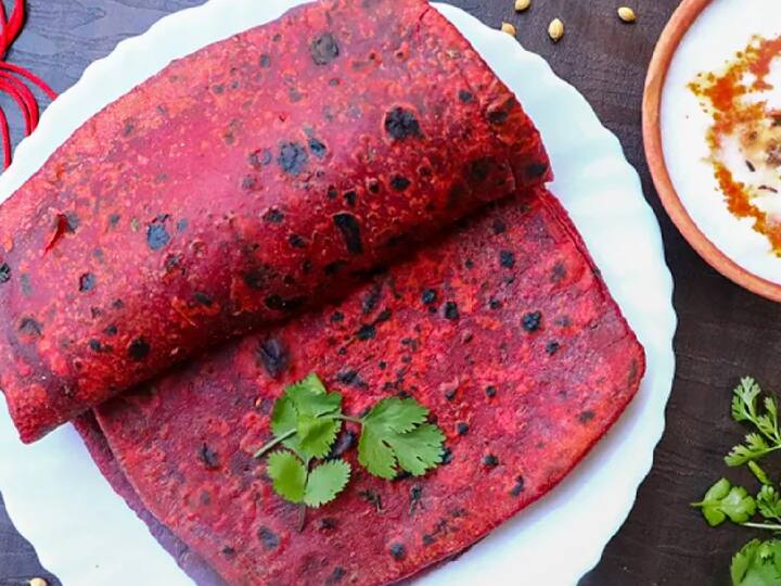 சூடான தவாவில் 1 ஸ்பூன் எண்ணெய் சேர்த்து பரப்பி, பராத்தாவை வைக்கவும். இருபுறமும் எண்ணெய் அல்லது நெய் தடவி, பொன்னிறமாகவும் மிருதுவாகவும் மாறும் வரை வறுக்கவும்.