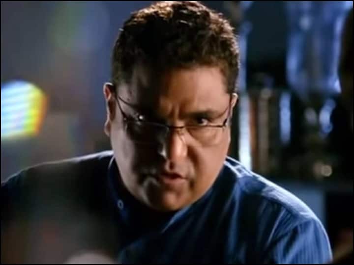 'फर्जी' फेम Zakir Hussain ने अमिताभ बच्चन की इस फिल्म में विलेन बन एक्टर को पिला दिया था पानी, यहां देखें वो मूवी Farzi Fame Zakir Hussain Play the Villain Roll In Amitabh Bachchan Starrer Sarkar Watch on This Movie on OTT Platform Disney Plus Hotstar 'फर्जी' फेम Zakir Hussain ने अमिताभ बच्चन की इस फिल्म में विलेन बन एक्टर को पिला दिया था पानी, यहां देखें वो मूवी