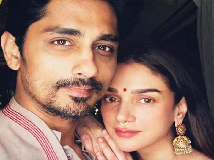 Aditi Rao Hydari dropped a video of her and Siddharth dancing to the hit song tum tum from film Enemy रूमर्ड ब्वॉयफ्रेंड Siddharth के साथ Aditi Rao Hydari का मजेदार डांस देख झूमे फैंस, शादी को लेकर उठे सवाल