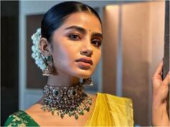 Anupama Parameswaran: కొప్పున మల్లెపూలు పెట్టి మెస్మరైజ్ చేస్తున్న అనుపమ పరమేశ్వరన్