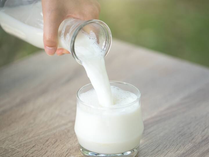 दूध उत्पादकांची लूटमार थांबवण्यासाठी दूध संस्थांना प्रमाणित मिल्कोमीटर (milko meter) वापरणे बंधनकारक करण्यात आले आहे.