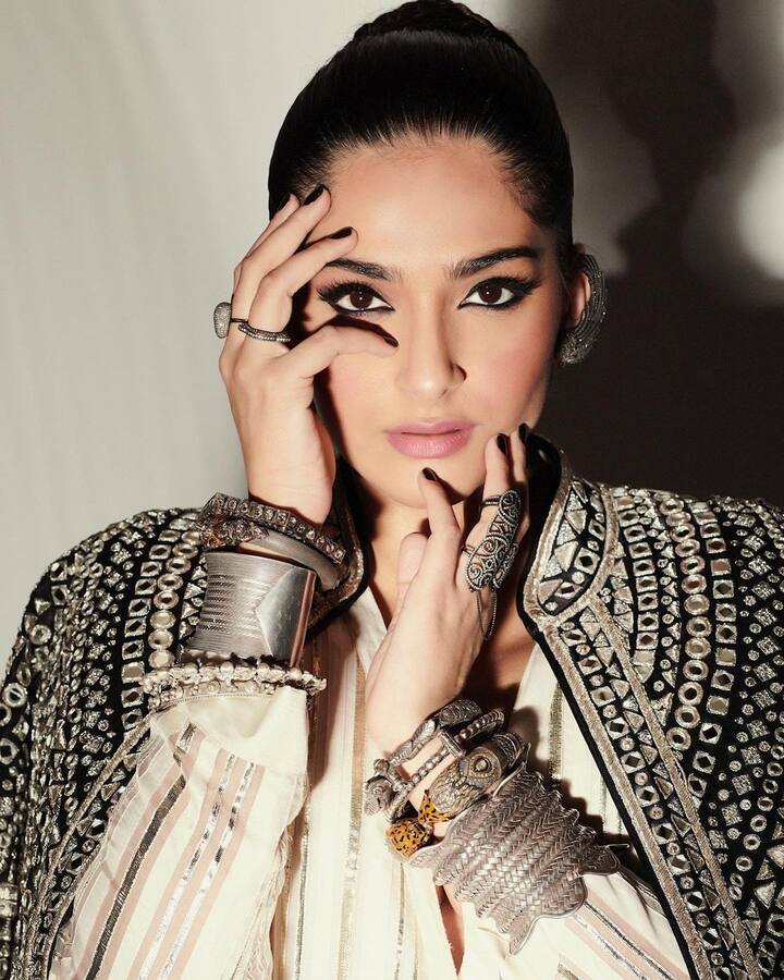 సోనమ్ కపూర్ అందమైన ఫోటోలు -Image Credit: Sonam Kapoor/Instagram
