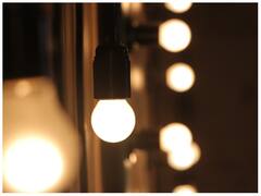 घर के लिए सही बल्ब लेना छोटी सी बात नहीं है... अपनी उम्र के हिसाब से ये है बल्ब खरीदने का तरीका