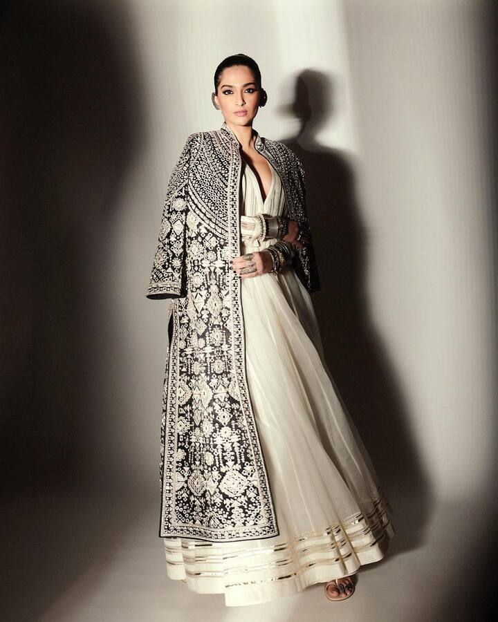 సోనమ్ కపూర్ అందమైన ఫోటోలు -Image Credit: Sonam Kapoor/Instagram