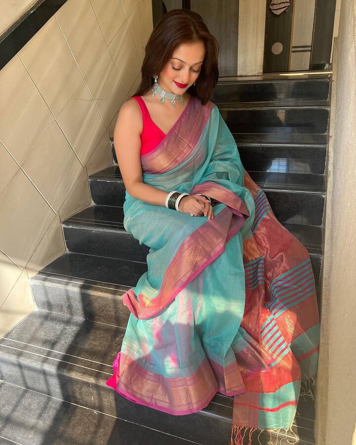 साडीमध्ये मानसीने फोटोशूट केलेय