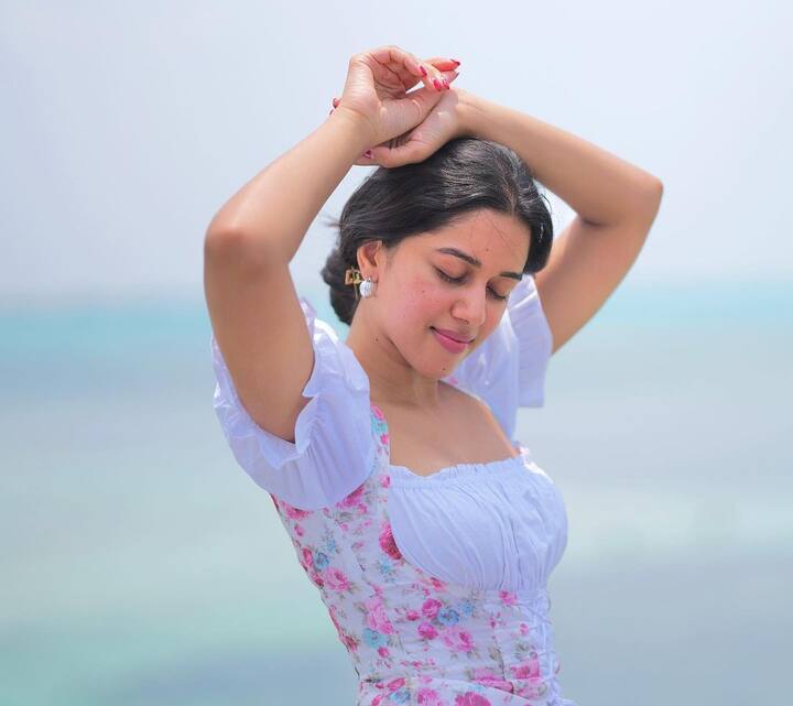 టిక్ టాక్ వీడియోలతో మంచి క్రేజ్ సంపాదించుకుంది మృణాళిని రవి . Photo Credit: Mirnalini Ravi/Instagram