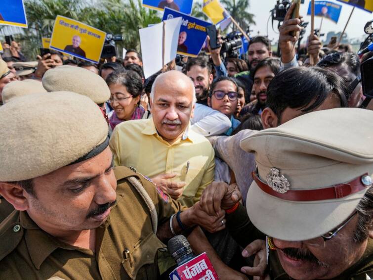 Delhi Ministers Manish Sisodia Satyendar Jain Resign Their posts state cabinet CM Arvind Kejriwal accepts resignation Delhi Ministers Resignation: मनीष सिसोदिया आणि सत्येंद्र जैन यांनी सोडलं मंत्रिपद, मुख्यमंत्री केजरीवाल यांनी स्वीकारले राजीनामे