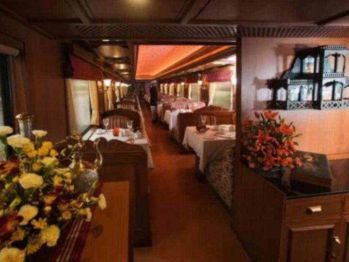 महाराजा ट्रेन की अधिकारिक वेबसाइट के मुताबिक महाराजा एक्सप्रेस भारत की विरासत, भारत के खजाने, द इंडियन पैनोरमा और द इंडियन स्प्लेंडर नाम से चार अलग-अलग यात्राओं की पेशकश करती है. इस ट्रेन का किराया 5 लाख रुपये से लेकर 20 लाख रुपये तक है.