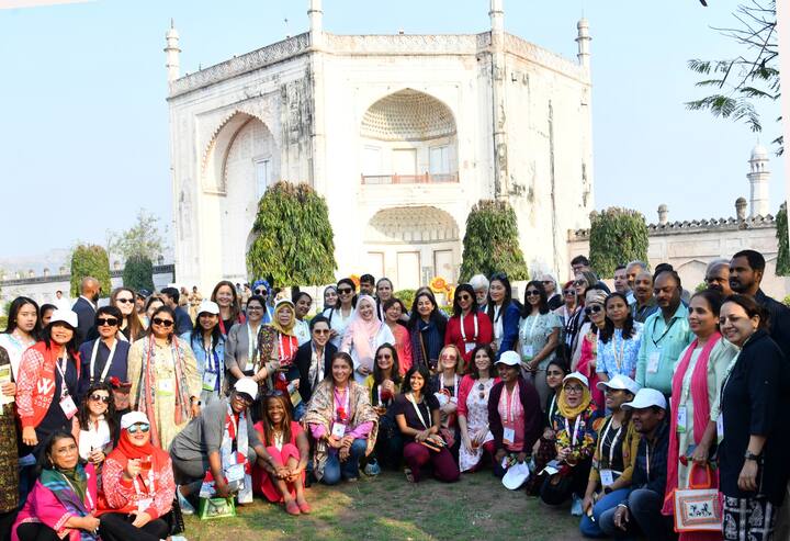 यावेळी शिष्टमंडळाने फोटोशूट देखील केले.