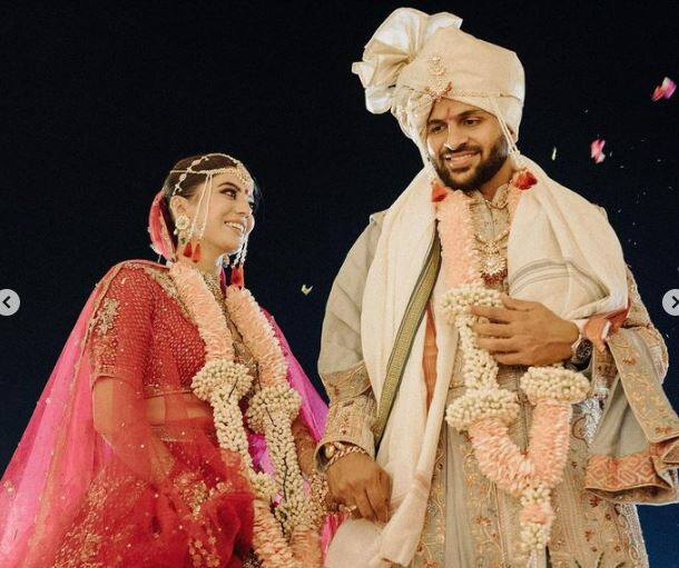 Team India all rounderr Shardul Thakur Tie The Knot With Fiance Mittali Parulkar Shardul Thakur Weddings: મિતાલી પારુલકર સાથે લગ્નના બંધનમાં બંધાયો શાર્દુલ ઠાકુર, જુઓ તસવીરો