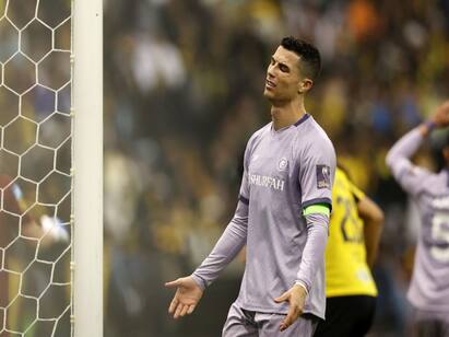 Ronaldo not included  in ballon dor  shortlist for first time in 20 years Ronaldo Ballon dor: பாலன் டி ஆர் விருது பரிந்துரை பட்டியலில் இல்லாத ரொனால்டோ பெயர்..! 20 ஆண்டுகளில் முதன்முறை: காரணம் என்ன?