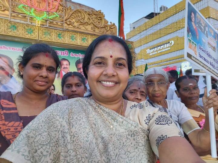 Women are happy in Modi regime - Vanathi Srinivasan interview in Madurai TNN பிரதமர் மோடி ஆட்சியில் பெண்கள் மகிழ்ச்சியாக  உள்ளனர் - மதுரையில் வானதி ஸ்ரீனிவாசன் பேட்டி