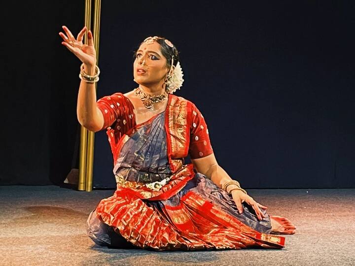 இவர் தெலுங்கு, மலையாளம், தமிழ், கன்னடம் ஆகிய மொழிகளில் நடித்துள்ளார். குறிப்பாக வொண்டர் வுமன் என்ற ஆங்கில படத்திலும் நடித்துள்ளார்.