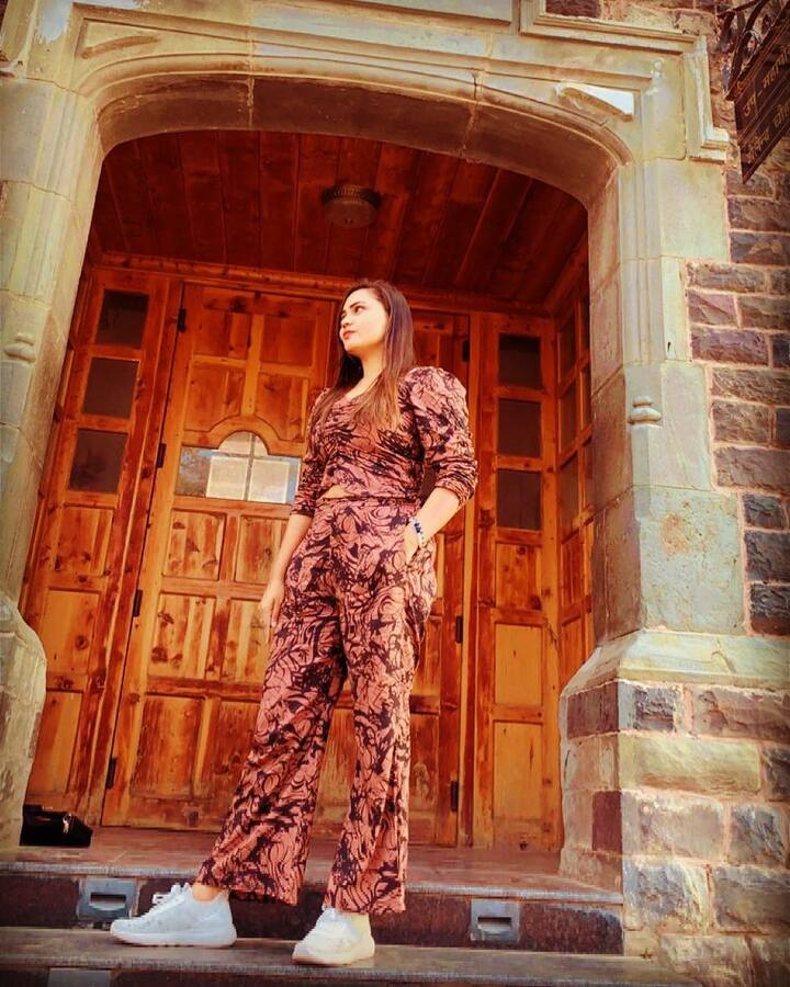 గృహలక్ష్మి సీరియల్ లో తులసికి తగ్గా కోడలిగా ప్రేక్షకుల నుంచి ఫుల్ మార్క్స్ కొట్టేసింది అంకిత. అందం, అభినయంతో అందర్నీ ఆకట్టుకుంటోన్న అంకిత అసలు పేరు ఉత్తరారెడ్డి.