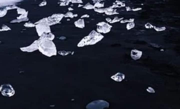জার্মানির গুথে ইউনিভার্সিটির ভূবিজ্ঞানী ফ্র্যাঙ্ক ব্রেঙ্কার এবং তাঁর সতীর্থরা ওই জমিটি নিয়ে গবেষণা করছেন। সেখান থেকে সংগৃহীত পাথর নমুনা সংগ্রহ করে পরীক্ষা হয়েছে। তাতে গাঢ় রংয়ের ফাটল পাওয়া গিয়েছে, যা প্রচণ্ড চাপ থেকেই তৈরি হয়েছে বলে মত তাঁদের।