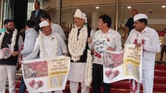 कांदा प्रश्न विधिमंडळात, राष्ट्रवादीचे आमदार आक्रमक, विधानभवनाबाहेर आंदोलन