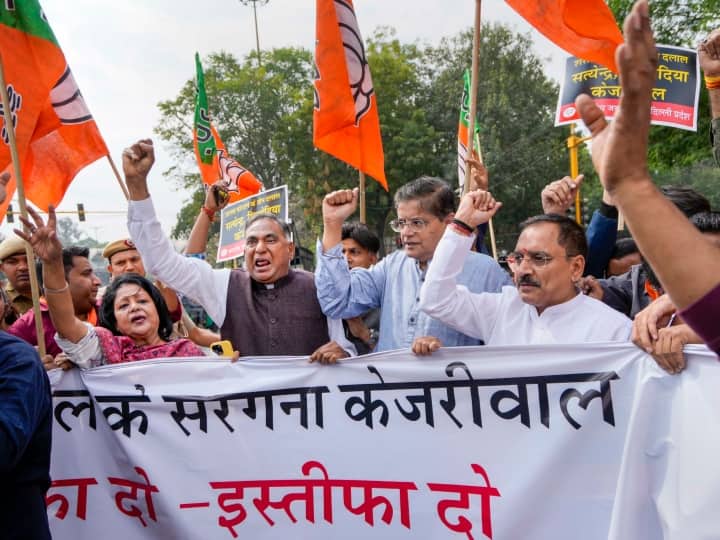 Delhi Congress BJP protest arrest of Manish Sisodia Satyendar Jain demands resignation of CM Arvind Kejriwal Delhi BJP Protest: दिल्ली में AAP के खिलाफ सड़कों पर उतरी BJP, मांगा सीएम केजरीवाल का इस्तीफा