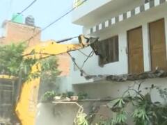 बाहुबली अतीक अहमद के इस रिश्तेदार के घर में हुई थी हत्या की प्लानिंग, जानें कौन है जफर अहमद जिसके घर पर चला बुलडोजर