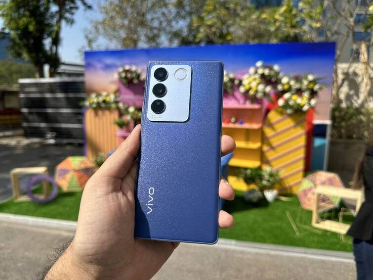 Vivo V27 Series: বদলাবে ফোনের রঙ, অর্ধেক চার্জ হবে মাত্র ১৯ মিনিটে, ভারতে হাজির ভিভোর নয়া মডেল Vivo V27 Pro and Vivo V27 Launched in India Know the Price and Specifications Vivo V27 Series: বদলাবে ফোনের রঙ, অর্ধেক চার্জ হবে মাত্র ১৯ মিনিটে, ভারতে হাজির ভিভোর নয়া মডেল