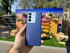 বদলাবে ফোনের রঙ, অর্ধেক চার্জ হবে মাত্র ১৯ মিনিটে, ভারতে হাজির ভিভোর নয়া মডেল