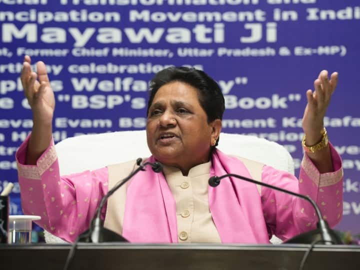 Mayawati says selfishness to Congress on Caste Census and Reservation demand with BJP and Samajwadi party decisions UP Politics: कांग्रेस की इन मांगों को मायावती ने बताया चुनावी स्वार्थ, बीजेपी और सपा के फैसलों को बताया षडयंत्र