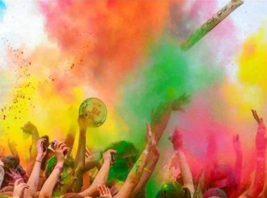 ਫਿਰ ਭਾਈ ਦੂਜ ਦੀ ਦੂਜੀ ਤਰੀਕ ਨੂੰ ਮਨਾਇਆ ਜਾਂਦਾ ਹੈ ਅਤੇ ਰੰਗ ਪੰਚਮੀ ਦਾ ਤਿਉਹਾਰ ਹੋਲੀ ਦਾ ਆਖਰੀ ਪੜਾਅ ਮੰਨਿਆ ਜਾਂਦਾ ਹੈ। ਇਸ ਨੂੰ ਦੇਵ ਪੰਚਮੀ ਅਤੇ ਸ਼੍ਰੀ ਪੰਚਮੀ ਵੀ ਕਿਹਾ ਜਾਂਦਾ ਹੈ। ਆਓ ਜਾਣਦੇ ਹਾਂ ਇਸ ਸਾਲ ਦੀ ਰੰਗ ਪੰਚਮੀ ਦੀ ਤਰੀਕ ਅਤੇ ਮਹੱਤਵ।