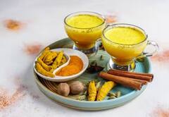 Skin Tips: ચહેરા પર લગાવી જુઓ હળદરનું પાણી, પછી જુઓ સ્કિનનો ગ્લો,  ત્વચાની આ સમસ્યામાં કારગર