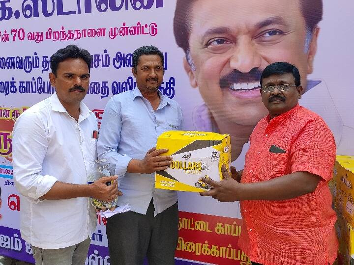 Salem news: Sale of helmets for Rs 70 to 70 people in Salem on the occasion of Chief Minister's 70th birthday TNN முதல்வரின் 70வது பிறந்தநாளை முன்னிட்டு சேலத்தில் 70 பேருக்கு 70 ரூபாய்க்கு ஹெல்மெட் விற்பனை