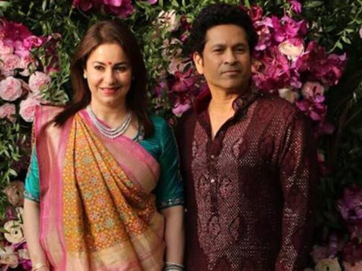 नंतर अंजली सचिन तेंडुलकरला एका कॉमन फ्रेंडच्या घरी भेटली.