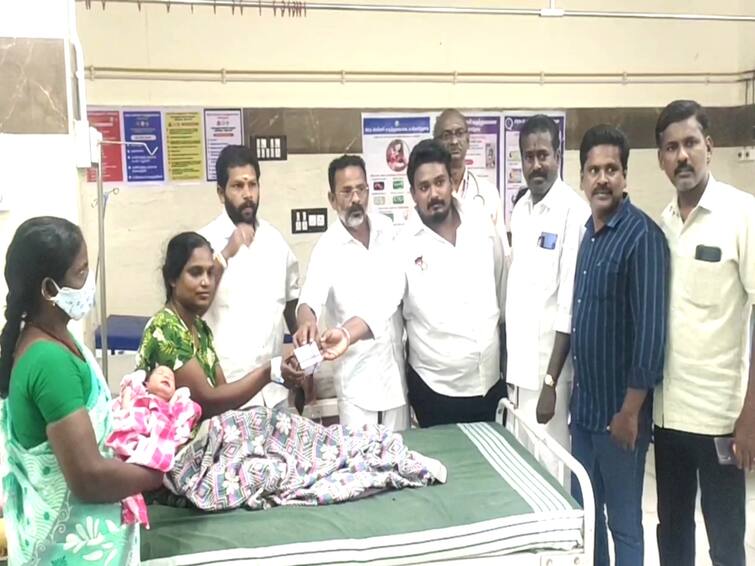 mayiladuthurai Silver spoon distribute just born babies DMK mk Stalin birthday TNN CM Stalin Birthday: முதல்வர் ஸ்டாலின் பிறந்தநாளில் பிறந்த குழந்தைகளுக்கு வெள்ளி ஸ்பூன் வழங்கிய திமுகவினர்