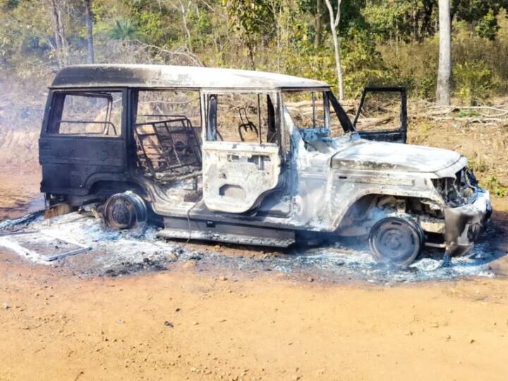 Bastar: बस्तर में नक्सलियों ने सरकारी काम में लगे मजदूर को बुरी तरह पीटा, दो वाहनों को किया आग के हवाले Naxalites badly thrashed a laborer engaged in government work in Bastar, set two vehicles on fire ANN Bastar: बस्तर में नक्सलियों ने सरकारी काम में लगे मजदूर को बुरी तरह पीटा, दो वाहनों को किया आग के हवाले