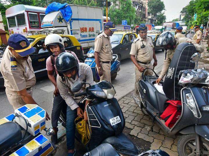 Bomb Threat: 'अगले 10 मिनट में वेस्ट कुर्ला में होगा ब्लास्ट', मुंबई पुलिस को आया कॉल Mumbai Police Control Room Got a bomb Threat Call West Kurla ANN Bomb Threat: 'अगले 10 मिनट में वेस्ट कुर्ला में होगा ब्लास्ट', मुंबई पुलिस को आया कॉल