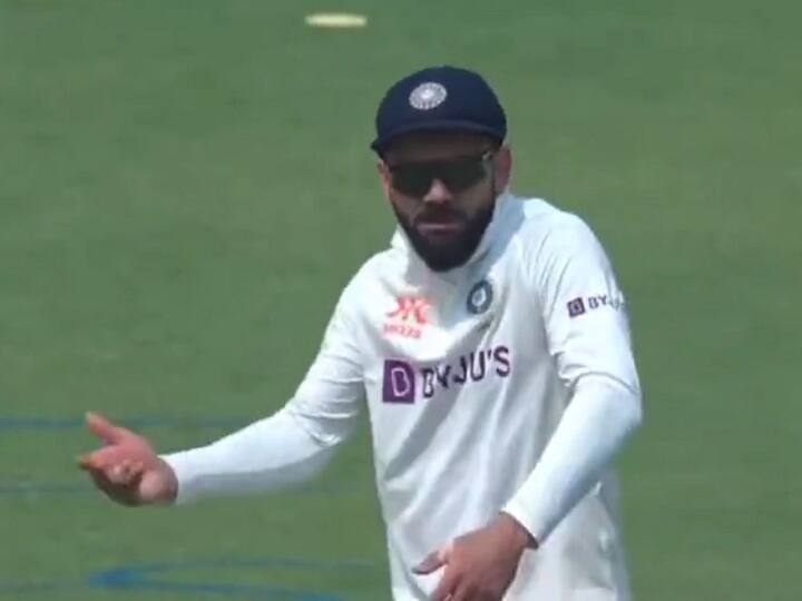 Virat Kohli Dancing during Australia Innings in IND vs AUS 3rd Test Indore Holkar Stadium Watch: टीम इंडिया की खराब परफॉर्मेंस के बीच दिखा विराट का डांस, कुछ यू मस्ती के मूड में नजर आए किंग कोहली