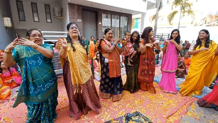 વૈષ્ણવ સંપ્રદાય દ્વારા હોળી રસિયામાં માત્ર ગુલાબના ફૂલોની પાંદડીઓનો જ ઉપયોગ કરી ઇકો ફ્રેન્ડલી હોળી માનવામાં આવે છે, જેમાં મુખ્ય તો રસિયામાં કૃષ્ણ ભક્તિનો ભાવ જ હોય છે.