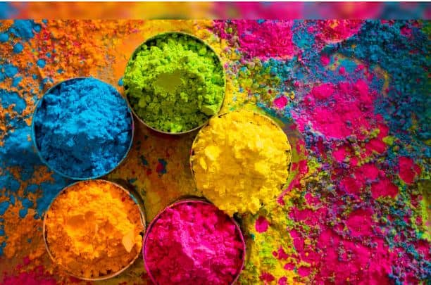 ਰੰਗ ਪੰਚਮੀ 2023 ਮਿਤੀ (Rang Panchami 2023 Date) : ਹਰ ਸਾਲ ਹੋਲੀ ਤੋਂ ਬਾਅਦ, ਚੈਤਰ ਮਹੀਨੇ ਦੇ ਕ੍ਰਿਸ਼ਨ ਪੱਖ ਦੀ ਪੰਚਮੀ ਤਰੀਕ ਰੰਗ ਪੰਚਮੀ ਹੁੰਦੀ ਹੈ। ਇਸ ਵਾਰ ਹੋਲਿਕਾ ਦਹਨ 7 ਮਾਰਚ, 2023 ਨੂੰ ਹੈ ਅਤੇ ਰੰਗ ਪੰਚਮੀ ਦਾ ਤਿਉਹਾਰ ਐਤਵਾਰ, 12 ਮਾਰਚ, 2023 ਨੂੰ ਹੈ। ਸ਼ਾਸਤਰਾਂ ਅਨੁਸਾਰ ਦੇਵੀ-ਦੇਵਤੇ ਰੰਗ ਪੰਚਮੀ ਵਾਲੇ ਦਿਨ ਰੰਗੋਤਸਵ ਮਨਾਉਂਦੇ ਹਨ।