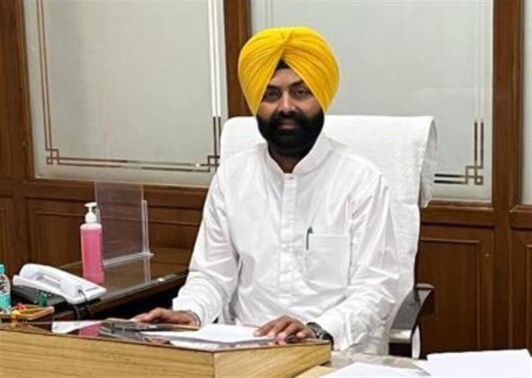 national breed improvement fair will be held every year to promote sahiwal cows across Punjab laljit singh bhullar Chandigarh: ਸਾਹੀਵਾਲ ਗਾਵਾਂ ਨੂੰ ਪੰਜਾਬ ਭਰ ‘ਚ ਉਤਸ਼ਾਹਿਤ ਕਰਨ ਲਈ ਹਰ ਸਾਲ ਹੋਵੇਗਾ ਕੌਮੀ ਨਸਲ ਸੁਧਾਰ ਮੇਲਾ: ਲਾਲਜੀਤ ਸਿੰਘ ਭੁੱਲਰ