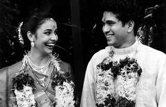सचिन तेंदुलकर से 6 साल बड़ी है उनकी पत्नी अंजलि, वेडिंग एल्बम में देखें शादी वाले दिन कैसी दिख रही थी ये जोड़ी