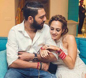 ਬਾਲੀਵੁੱਡ ਅਦਾਕਾਰਾ ਹੇਜ਼ਲ ਕੀਚ ਨੇ ਸਾਬਕਾ ਭਾਰਤੀ ਕ੍ਰਿਕਟਰ ਯੁਵਰਾਜ ਸਿੰਘ ਨਾਲ ਵਿਆਹ ਕਰਵਾ ਲਿਆ ਹੈ। ਹੇਜ਼ਲ ਅਤੇ ਯੁਵਰਾਜ ਨੇ ਸਾਲ 2016 'ਚ ਵਿਆਹ ਕੀਤਾ ਸੀ। ਜੋੜਾ ਇੱਕ ਬੇਟੇ ਦੇ ਮਾਤਾ-ਪਿਤਾ ਵੀ ਬਣ ਗਿਆ ਹੈ।