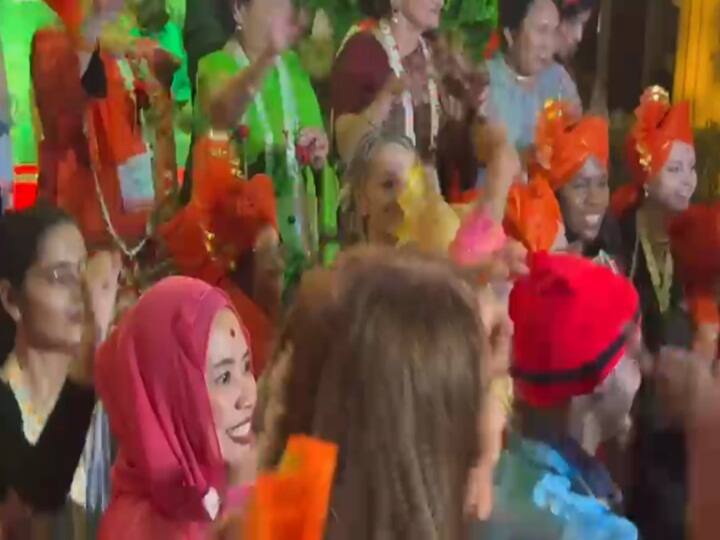 काही वेळात विदेशी पाहुण्यांनी स्टेजचा ताबा घेतला आणि सर्वांनी झिंगाटवर ठेका धरला.