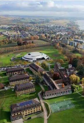 ਸਵਿਟਜ਼ਰਲੈਂਡ 'ਚ ਹੈ ਦੁਨੀਆ ਦਾ ਸਭ ਤੋਂ ਮਹਿੰਗਾ ਸਕੂਲ, ਇੱਥੇ 1 ਕਰੋੜ ਤੋਂ ਵੱਧ ਫੀਸ!