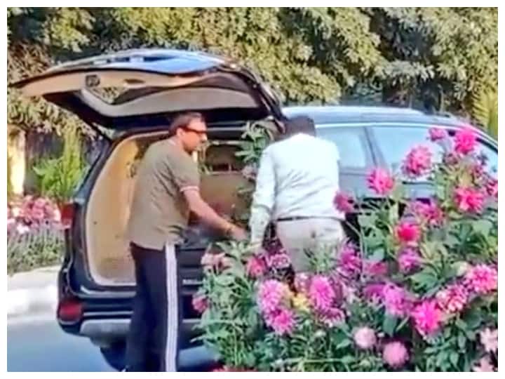 Gurugram Police arrested person who stole the Flower pots of G-20 meeting in a luxury car video went viral लग्जरी कार में जी-20 बैठक के गमले चोरी करने वाले शख्स को पुलिस ने किया गिरफ्तार, वीडियो हुआ था वायरल