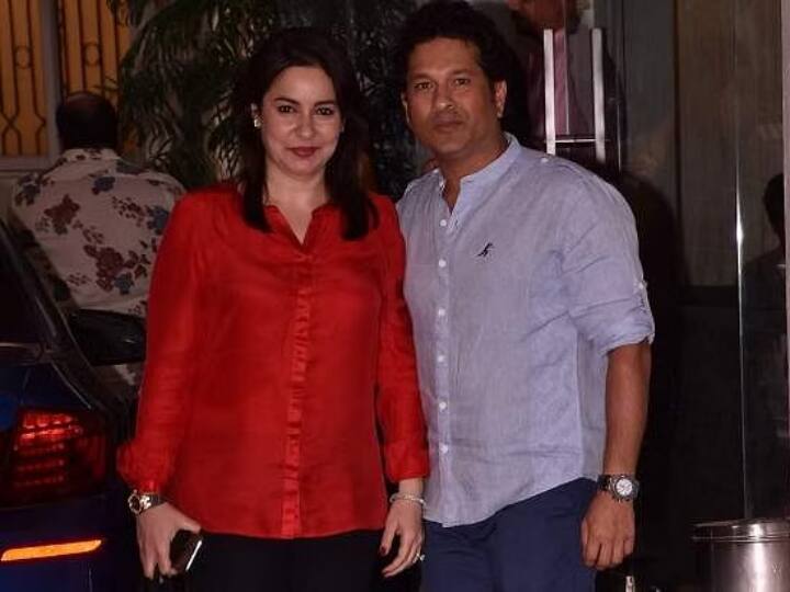 दरअसल सचिन ने अंजलि से शादी करने से पहले उन्हें 6 साल तक लगभग डेट किया था ताकि दोनों को एक-दूसरे को अच्छे से पहचानने का मौका मिल सके. उस दौर में मोबाइल फोन का उतना चलन नहीं था और लैंडलाइन फोन पर भी दोनों की काफी कम ही बातचीत हो पाती थी. (फोटो सोर्स – सोशल मीडिया)